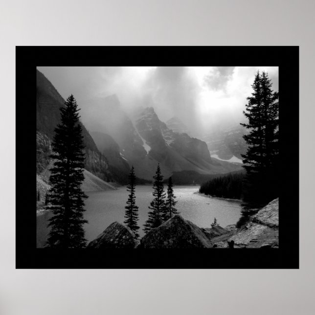 Poster Les nuages éclatent (frontière) Noir & Blanc (Devant)