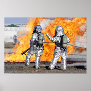 Poster Les pompiers combattent un incendie simulé