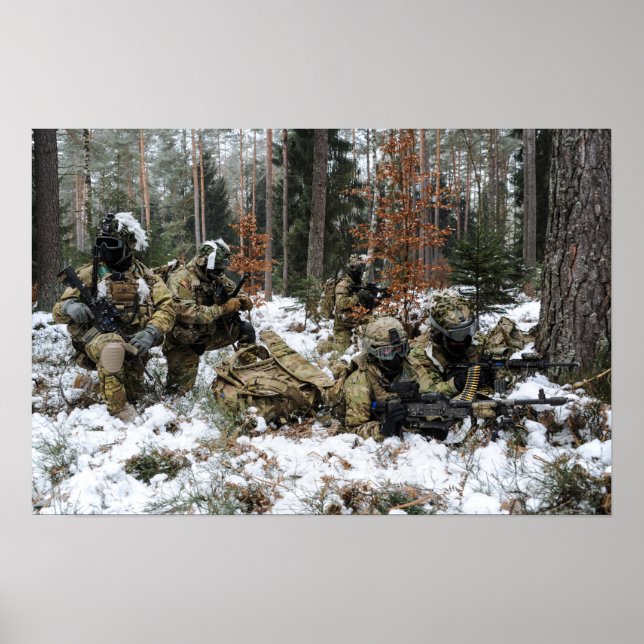 Poster Les soldats cherchent des menaces (Devant)