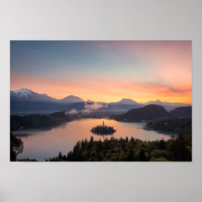 Poster Lever du soleil au-dessus du lac Bled (Devant)