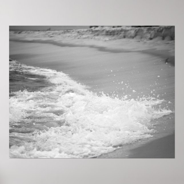 Poster L'océan noir et blanc se lave sur la plage 16x20 (Devant)