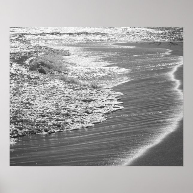Poster L'océan noir et blanc se lave sur la plage 16x20 (Devant)