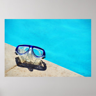 Poster Lunettes de bain encadrées bleues près de la pisci