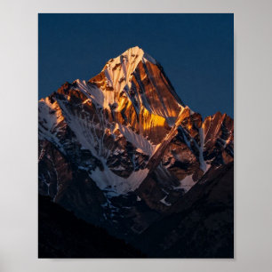 Poster Majestueux sommet doré au crépuscule