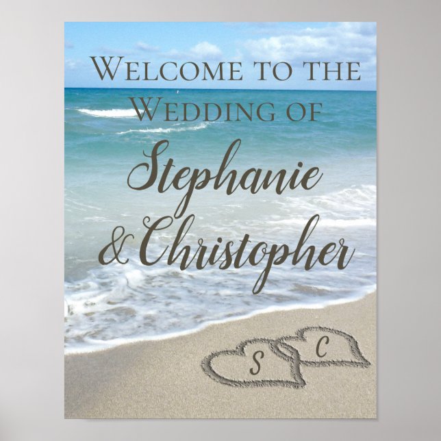Poster Mariage de plage Coeurs Monogrammes dans le sable (Devant)