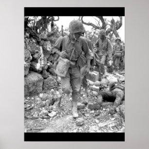 Poster Marines pass through a small village _War Image