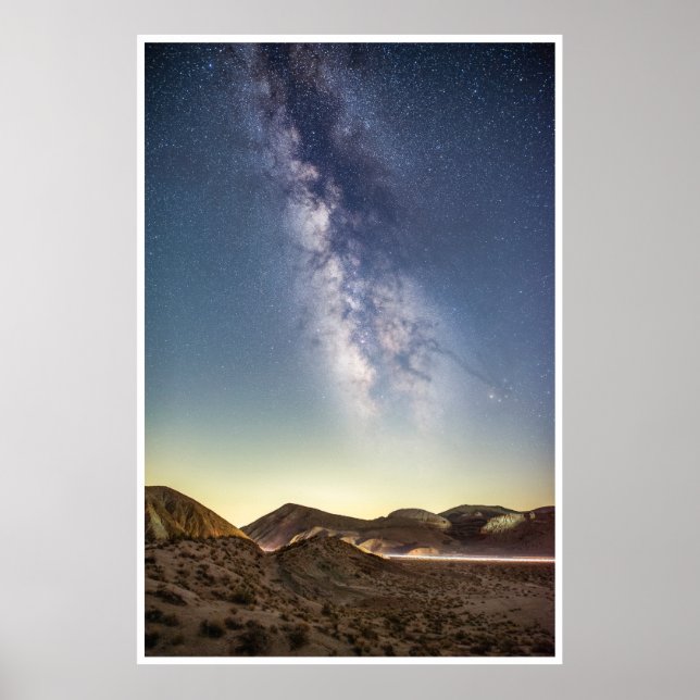 Poster Milky Way Over Desert Mountains Night Sky Art (Devant)