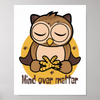 Mind sur la matière Kawaii drôle hibou faisant du 