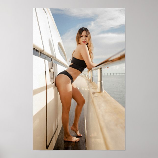 Poster Model Wearing A Black Bikini (Devant)