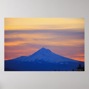 Poster Montagne bleue couverte par neige orange de ciel