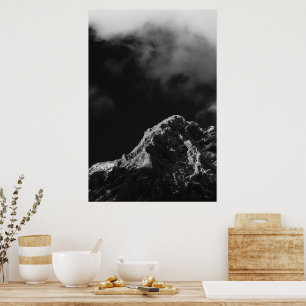 Poster Montagne illuminée par le soleil en noir et blanc