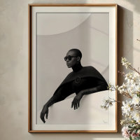 Muse Enigmatique : Mode Futuriste Monochrome
