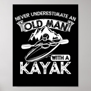 Poster Ne Sous-Estimez Jamais Un Vieux Homme Avec Un Kaya