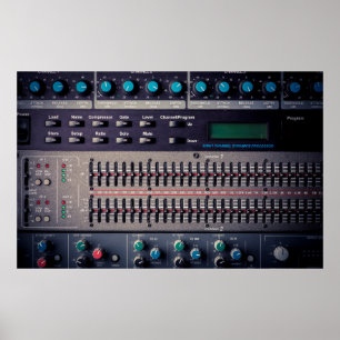 Poster Nombreux boutons sur un mixeur de sons dans un stu