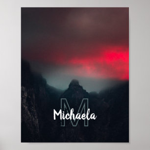 Poster Nuages enflammés, brouillard et monogramme de mont