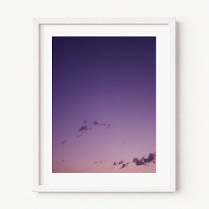 Poster Nuages épars violets au crépuscule