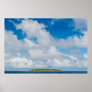 Poster Nuages survolant une petite île