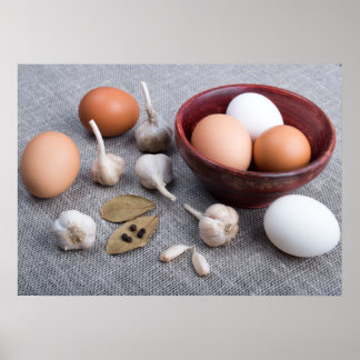 Poster OEufs crus, ail et épices dans la cuisine