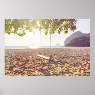 Poster Oscillation sur la plage au coucher du soleil
