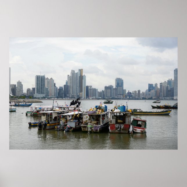 Poster Panama City Skyline Avec Bateaux De Pêche (Devant)