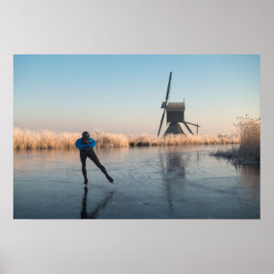 Poster Patinage à glace au-delà moulin à vent et roseaux 