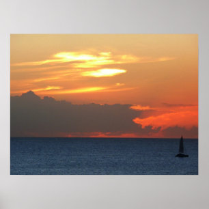 Poster Paysage marin de voilier et nuages au coucher du s