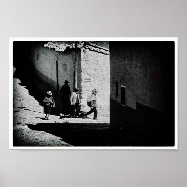 Poster Pérou Des hommes marchent dans la rue (Devant)