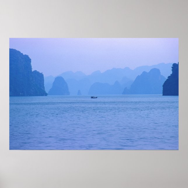 Poster Petit bateau de pêche dans la baie d'Ha Long - Vie (Devant)