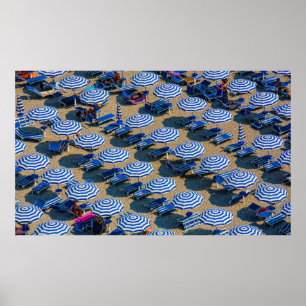 Poster Photographie aérienne de umbrell de patio bleu et