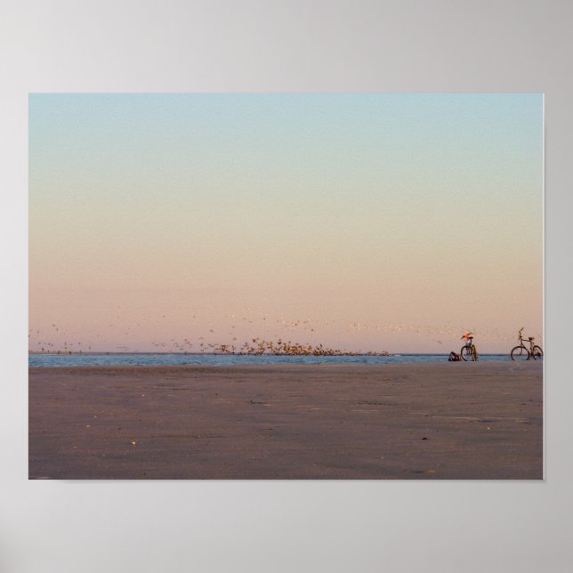 Poster Photographie de deux vélos à la plage. (Devant)