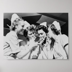 Poster Photographie vintage de infirmières fumeuses 7x5in