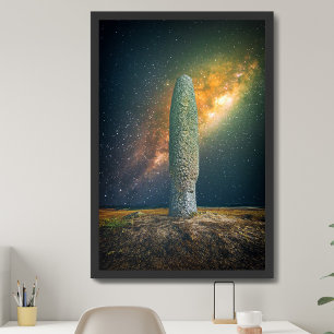 Poster Pierre levée ou Menhir avec ciel nocturne Voie lac