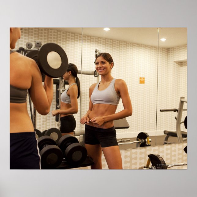Poster Poids de levage dans la salle de fitness (Devant)