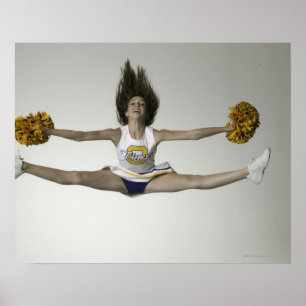 Poster Pom-pom girl faisant des fentes dans le plein vol