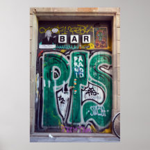 Porte du Graffiti Bar