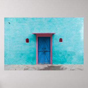 POSTER PORTE EN BOIS ROUGE SUR MUR EN BÉTON BLEU