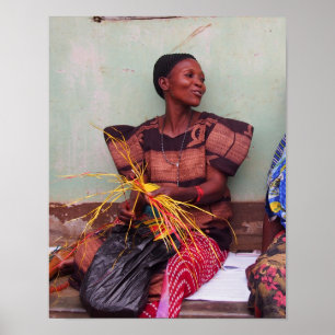 Poster Portrait d'une jolie femme ougandaise tissant un t