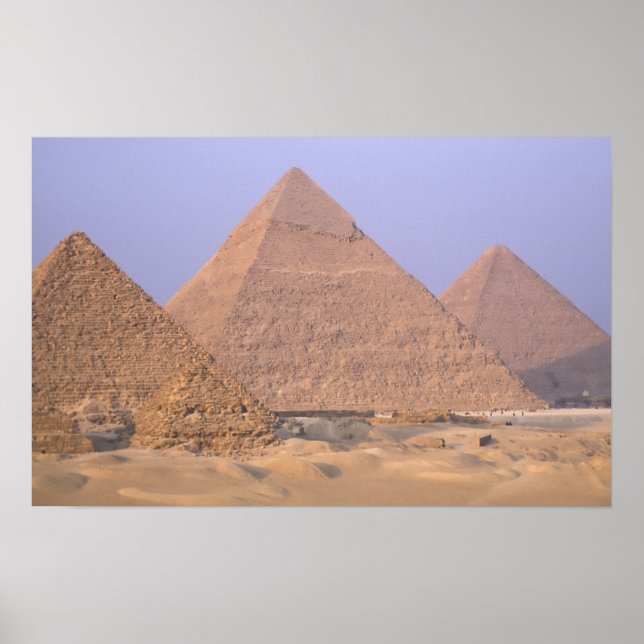 Poster Pyramide de Menkaure Mycerinus), Pyramide de (Devant)