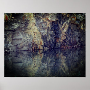Poster Réflexions De Mur De Falaise Rocheuse Dans L'Étang