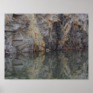 Poster Réflexions De Mur De Falaises Rocheuses Dans Pond