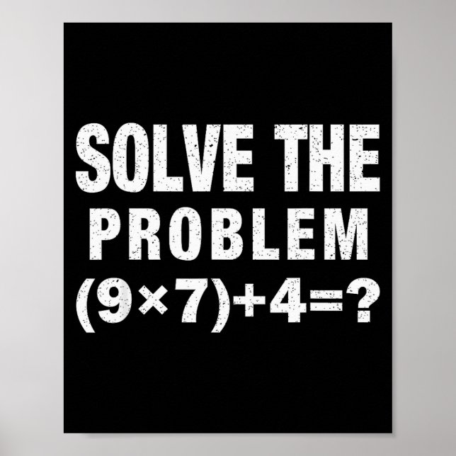 Poster Résolvez Le Problème (9×7)+4=_ Prof De Maths Drôle (Devant)