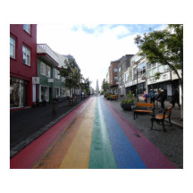 Rue arc-en-ciel à Reykjavík Islande