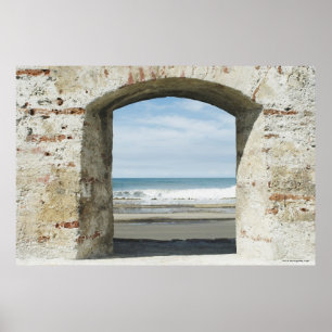 Poster Sea viewed from an archway