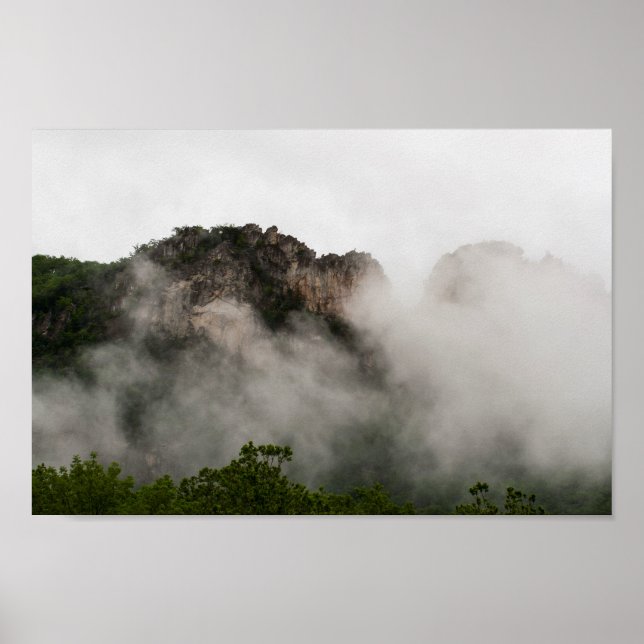 Poster Seneca Rocks dans le nuage, Virginie-Occidentale. (Devant)