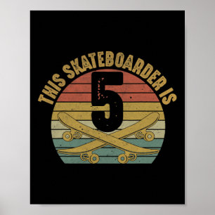 Poster Skateur de 5 ans faisant du skateboard pour son 5è