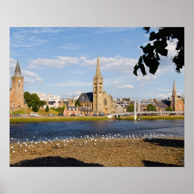 Poster Skyline et rivière de la ville pittoresque d'Inver (Devant)