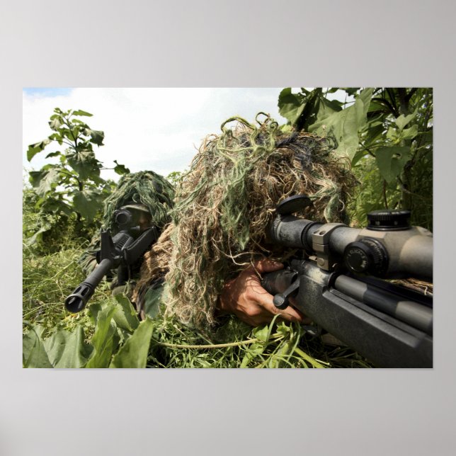 Poster Soldats habillés en costumes ghillie (Devant)