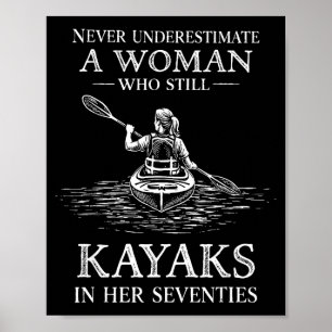 Poster Sous-estimer femme qui fait du kayak dans sa septa