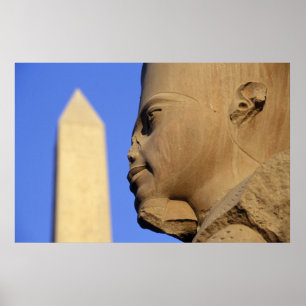 Poster Statue d'Amun-Re avec l'obélisque, Karnak (Egypte)