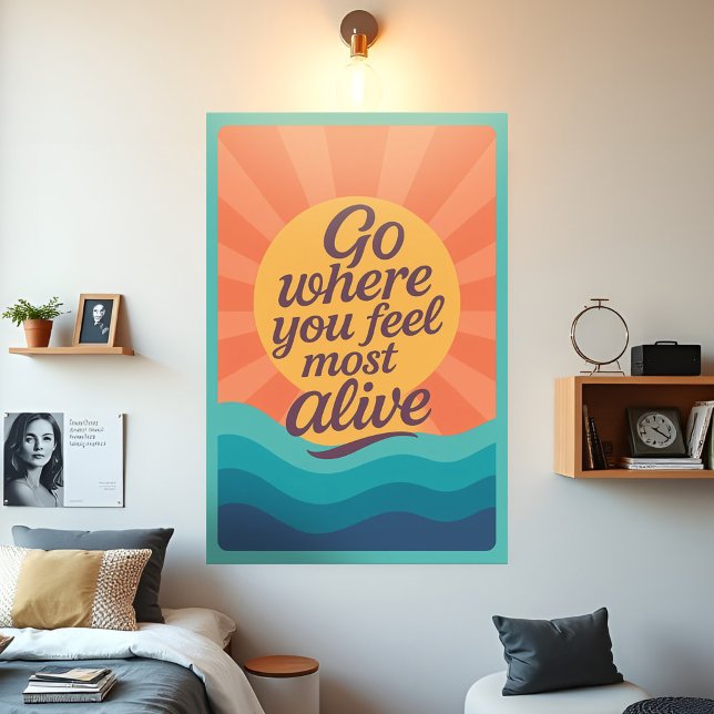 Poster Sunrise Motivationnelle Aller Là Où Vous Sentez Le (Vibrant motivational poster with nspiring quote, Go Where You Feel Most Alive, in flowing typography)